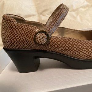 Alegria Tan Glossy Snake Alegria Harper
